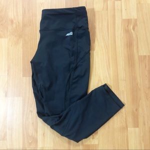 Women’s Avia Cropped Workout Pants | Size Large